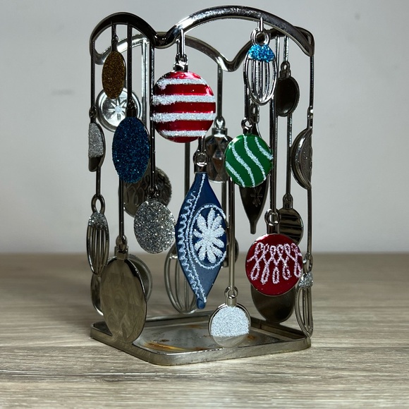 Bath & Body Works SOAP Sleeve Holder
CHRISTMS ORNAMENT SOAP HOLDER
Holder - Picture 9 of 16